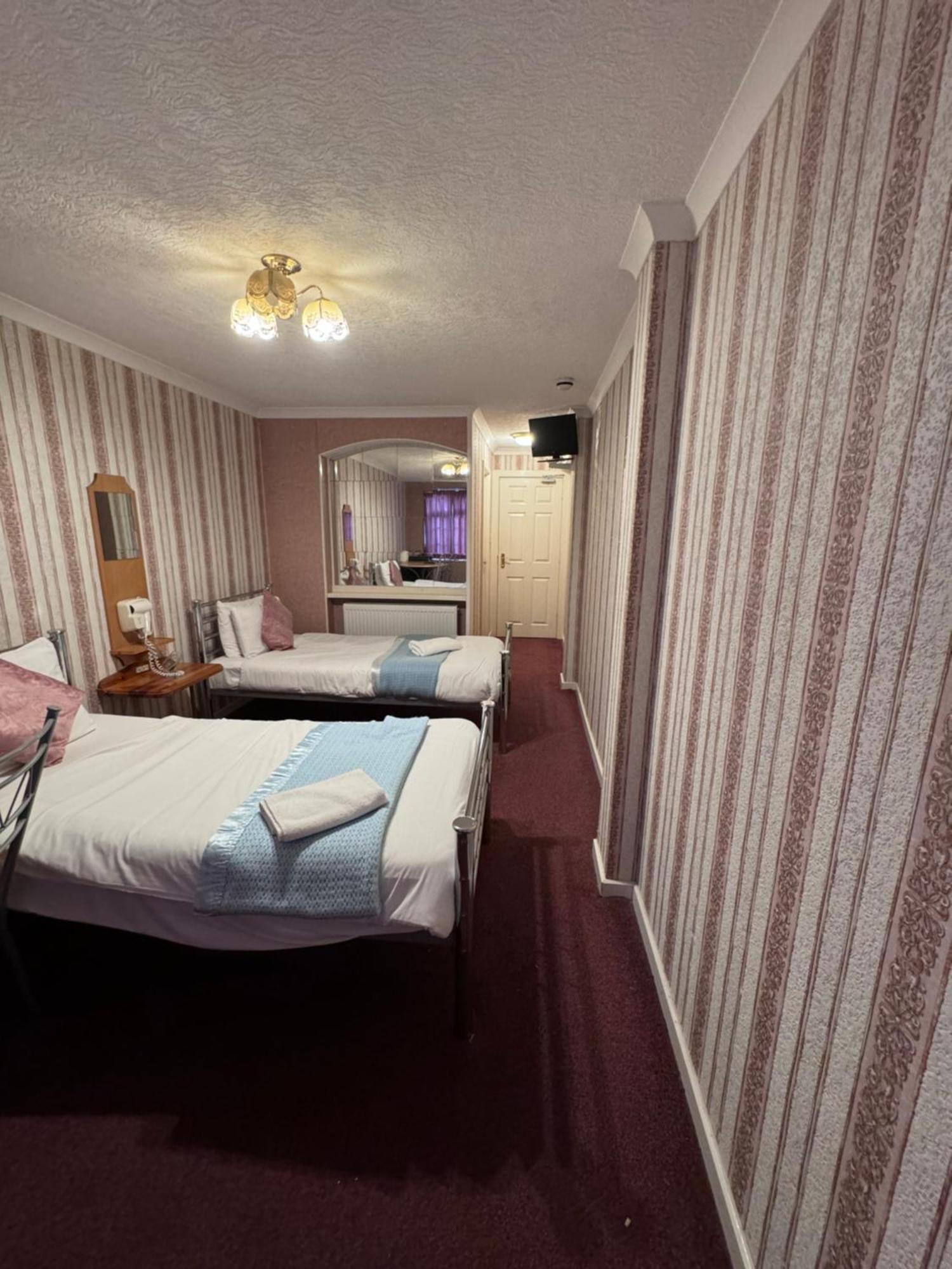 All Seasons Gatwick Guest House & Parking Horley Exterior foto