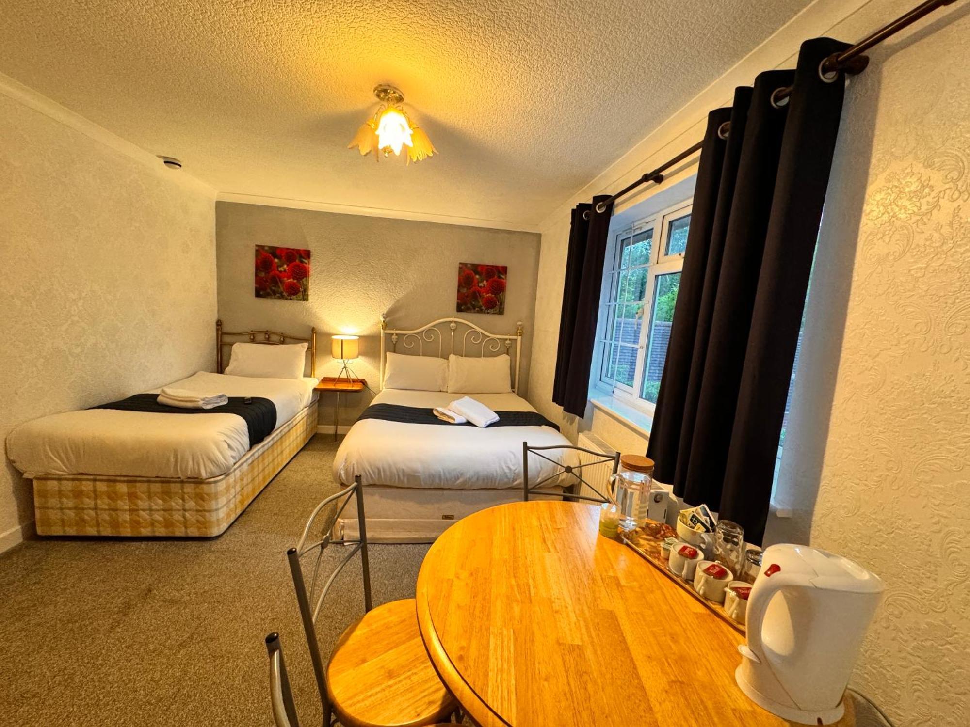All Seasons Gatwick Guest House & Parking Horley Exterior foto