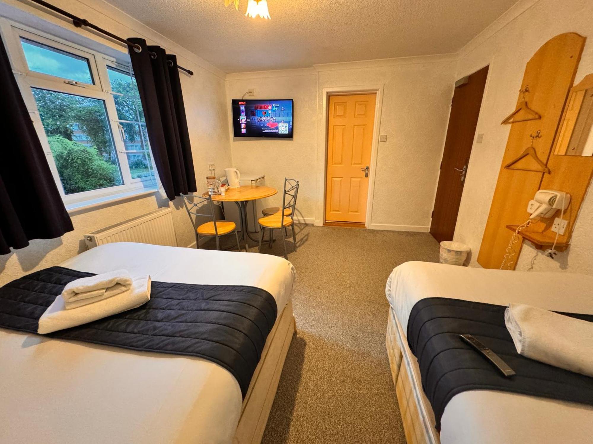 All Seasons Gatwick Guest House & Parking Horley Exterior foto